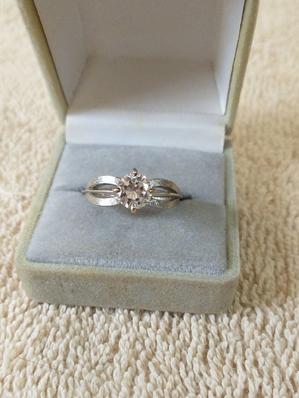 14k Solid White Gold Solitaire Ring